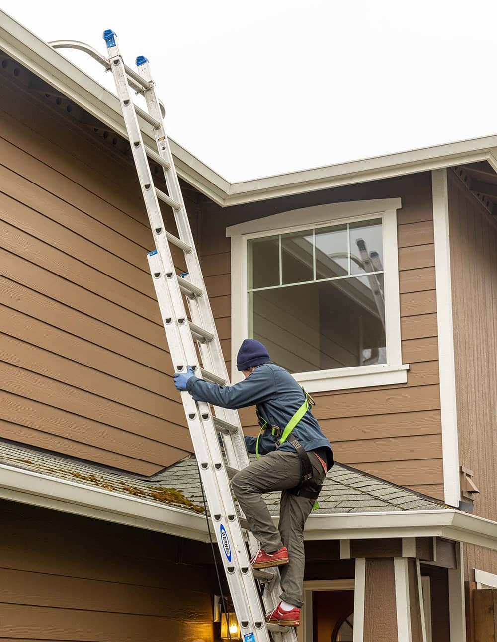 gutter cleaning professional climbing ladder to clean gutters